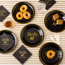 Crisky Platos de cumpleaños 30 negro y dorado, postre, buffet, pasteles, almuerzo, platos de cena para decoración de 30 cumpleaños, suministros de fiesta, treinta y feliz cumpleaños. 50 unidades, placa de 9 pulgadas