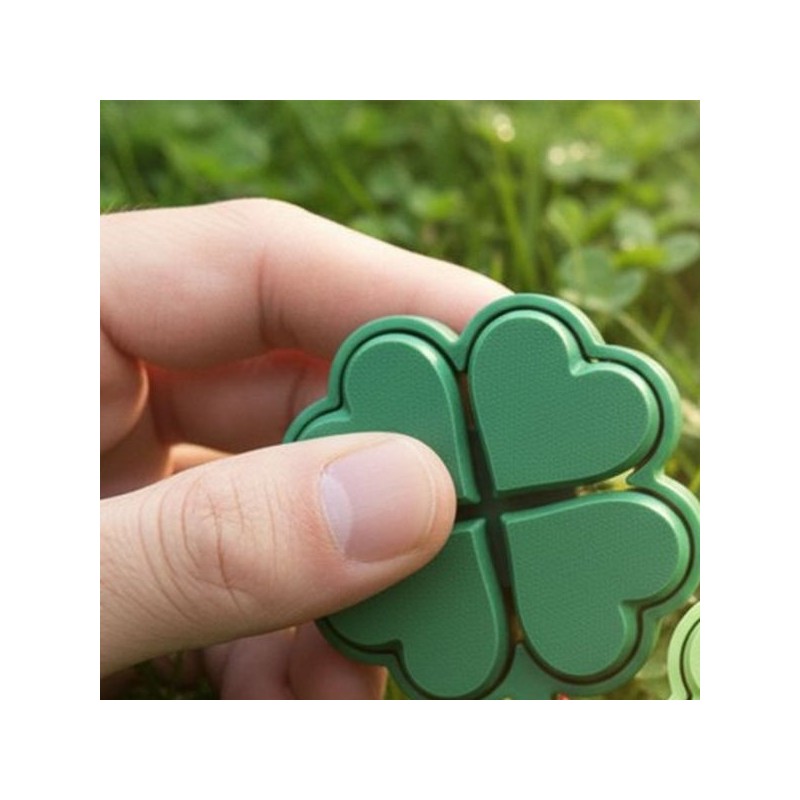 Clover shape click keychain good luck talisman design portable hand