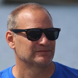 The Gag MENS WOMENS SUNGLASSES 4 Pack of GLASSES WAYFARE STYLE RETRO BLACK SUNGLASSES