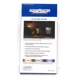 Walthers HO Walthers SceneMaster 949-4805 LED Modern Long Arm Streetlight w/Wood Pole