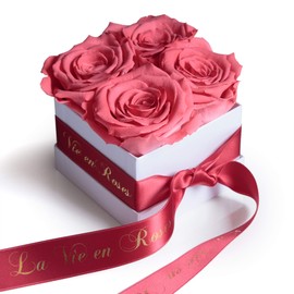 ROSEMARIE SCHULZ Heidelberg Preserved Infinity Roses - Flowers Shelf Life 3 Years - in White Flower Box with Satin Ribbon in Red and Gold Lettering (Coral)