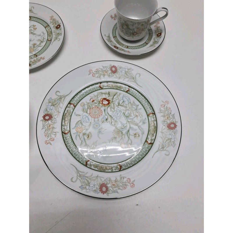 Mikasa - Fine China KABUKI L9011 5 Piece Place Setting