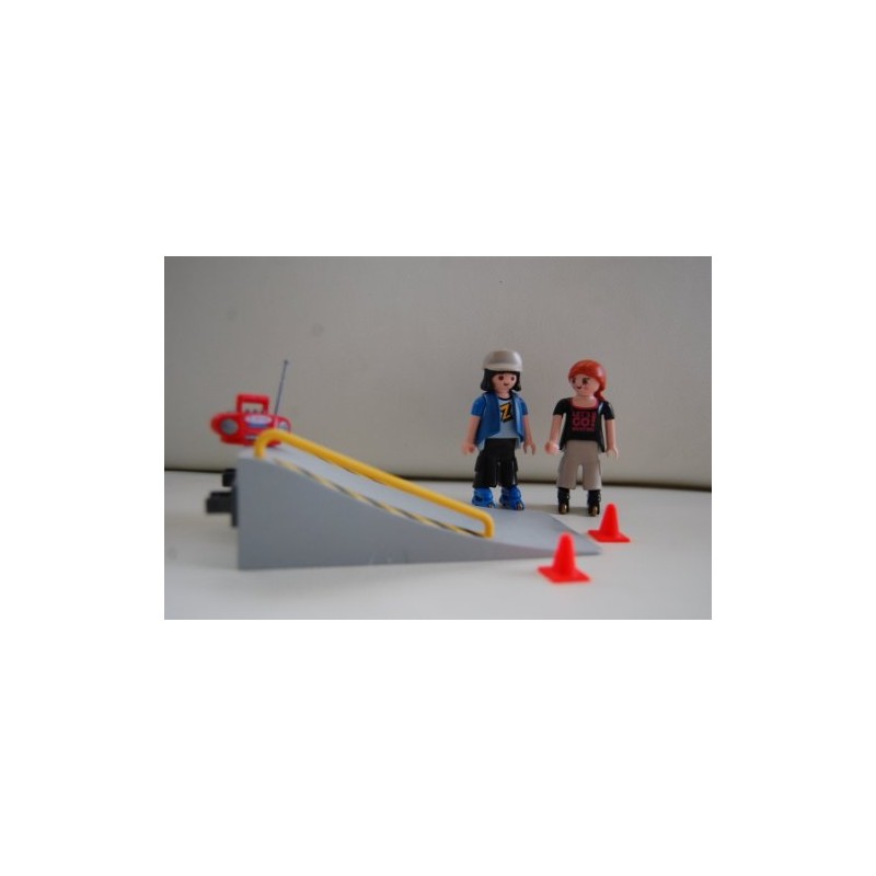 Playmobil 4415: Skaters with Ramp [Toy]