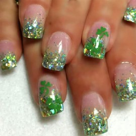 St Patricks Day Press on Nails Short Fake Nails French Tip with Green Glitter Four-Leaf Clover Designs Lucky Shamrock False Nails Glossy Square Full Cover Stick on Nails for Women 24Pcs Manicure