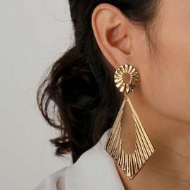 Inilbran Punk Exaggerated Square Earrings Gold Square Earrings Gothic Metal Square Earrings Geometric Large Earrings Jewellery for Women and Girls to Dangle, Zinc, No Gemstone