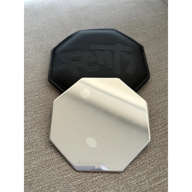 Fenty Beauty Mini Espejo Con Estuche Negro
