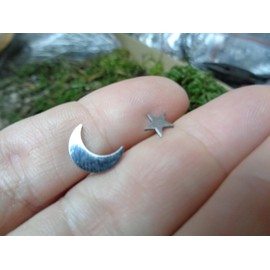 .｡.:* ☆:**:. ASYMMETRISCHE SILBER STERN MOND STECKER EDELSTAHL .:**:.☆*.:｡. zarte, silberne Ohrringe, antiallergisch, Ohrstecker, silber