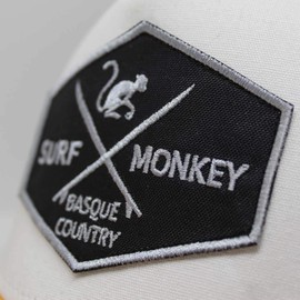 DRESSED IN MUSIC PLAY WITH ME Trucker Cap - Semicircular Visor - Snapback Closure - 5-Panel Design - Men's One Size, White