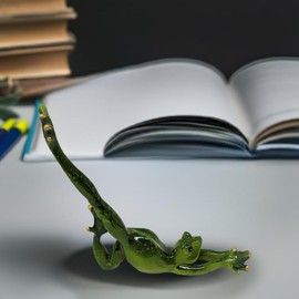 JRose Collections Yoga Frog Figurine - Decorative Resin Frog Statue - Stretching Pose Ornament for Home Garden Office - Animal Lover Gift - Green & Gold