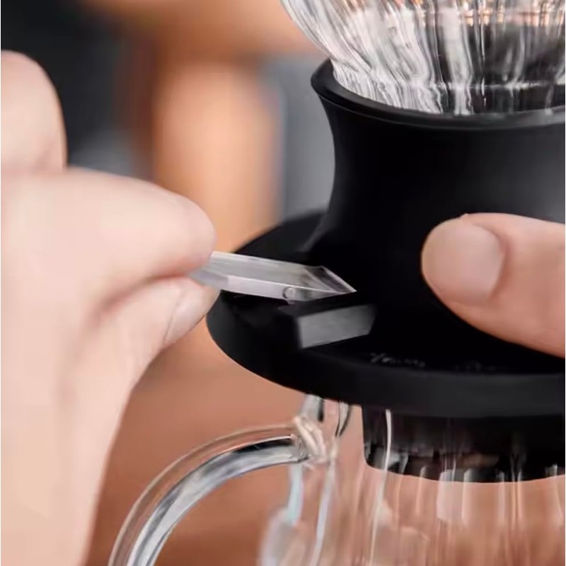 Prepare coffee according to the tea principle, immersion dripper switch,