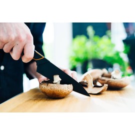 Fiskars Kochmesser, Modernes Design, Gesamtlänge: 27 cm, Qualitätsstahl/Kunststoff, Edge, 1003095, Schwarz