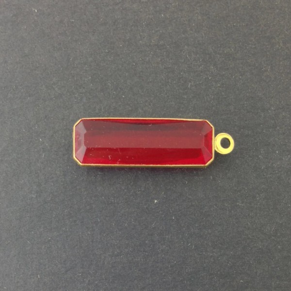 Yummy Treasures 1 Loop Vintage Ruby Acrylic Faceted Channel Set