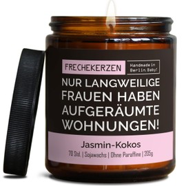 Lustige Duftkerze mit Spruch zum Jahrestag für Sie | Handgemacht aus Sojawachs | In Geschenkbox | Nachhaltiges Geschenk zum Geburtstag | Ehe Frau Freundin Verlobte Partnerin |Jasmin-Kokos