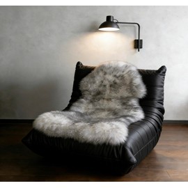 AGFNGE Sheepskin Rug, Fluffy Shaggy Area Rug, Super Soft 24‘’ x 36‘’ Sheepskin Hair Rug, Plush Rug, Decorative Rugs for Bedroom, Children's Room, Living Room (Silver Grey, 24" x 36")