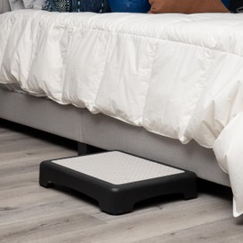 Mind Reader Anchor Collection, Indoor/Outdoor Platform Booster Step, 15.75" L x 19.5" W x 3.75" H, Black and White