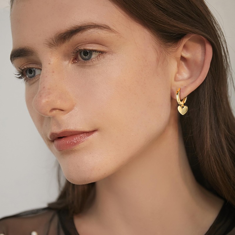 Chriscoco 𝐒𝟗𝟐𝟓 𝐒𝐭𝐞𝐫𝐥𝐢𝐧𝐠 𝐒𝐢𝐥𝐯𝐞𝐫 Heart Hoop Earrings for Women Girls