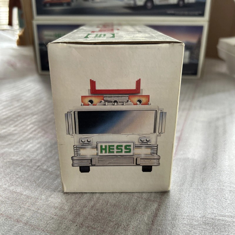 Hess Vintage 1989 Fire Truck Bank w/Lights, Flashers & Dual