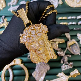 ICEDIAMOND Iced Out Thorns Crown Jesus Chain Necklace, Prong Setting Shine CZ Simulated Diamonds, Gold Plated Solid Brass Back Pendant, Fashion Hip Hop Jewerly for Men, Brass, Cubic Zirconia