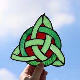 HAOSUM Celtic Trinity Knot Stained Glass Window Hanging,St Patrick's Day Gift Accessories for Women,Teens and Girls,Irish Decor for Bedroom,Living Room and Kitchen