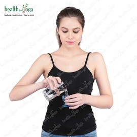 HealthAndYoga™ ChillEyes Colored Eye Wash Cups for Effective Eye Cleansing - with Storage Container - Eye Shaped Rim, Snug Fit (2 Pcs.)(Blue)