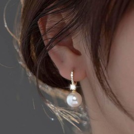 Aneneiceera Vintage Pearl Crystal Dangle Earrings Gold CZ Pearl Huggie Hoop Earrings Rhinestone Huggie Earrings Wedding Pearl Earrings Jewellery for Women, Zinc