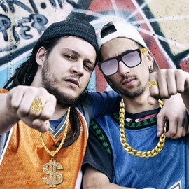 Alviller 4Pcs Hip Hop Costume Set, Hippy Accessories with Disco Dollar Sign Necklace Ring Retro Sunglasses Golden Bracelet Fancy Dress for Rapper Women Men Party Supplies (Style 5)