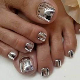 Chrome Glazed Silver Press on Toenails for Women, Aurora Fake Toenail Press ons Short Square Acrylic Press on Toe Nails, Reusable White Silver Toenails Glue on Natural Seamless Fit 24Pcs Glue Toenails
