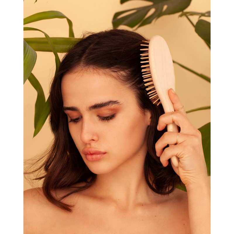 GYADA COSMETICS Medium Oval Brush Ideal for Detangling Long and