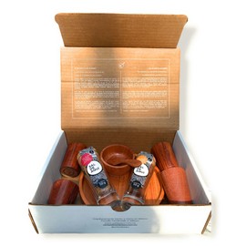 SAL DE AQUÍ - Set de 4 mezcaleros de madera de bálsamo - Hechos a mano - Contiene Sal de Gusano de Maguey y Sal de Chapulín