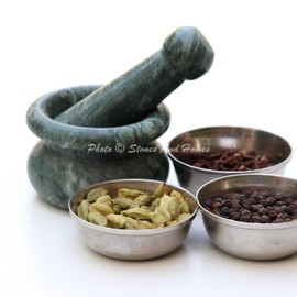 Stones And Homes Indian Green Mortar and Pestle Set Small Bowl Marble Stone Molcajete Herbs Spices for Kitchen and Home 3 Inch Polished Decorative Round Spices Masher Stone Grinder - (7.5x4.8x3.2 cm)