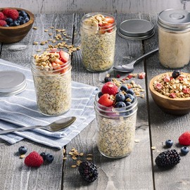 Tarros de cristal de boca regular de 8 onzas con tapas herméticas de metal plateado para preparación de comidas, almacenamiento de alimentos, conservas, bebidas, para avena nocturna, gelatina, alimentos secos, especias, ensaladas, yogur (paquete de 4)