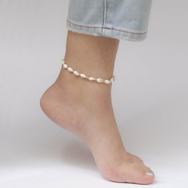 Vacaonio Boho Conch Shell Anklet Bracelet White Sea Shell Anklet Small Shell Bead Anklet Whelk Shell Anklet Foot Chain Adjustable Shell Anklets Summer Beach Anklet Jewelry for Women