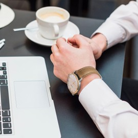 Ayadoo 22mm Oil Wax Leather Watch Band， Vintage Quick Release Replacement Light Brown Leather Watch Strap with Gold Buckle for Men， Women