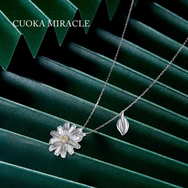 Daisy Necklace for Women 925 Sterling Silver Leaf Necklace Daisy Flower Charm Pendant Necklace for Women Girls Friends
