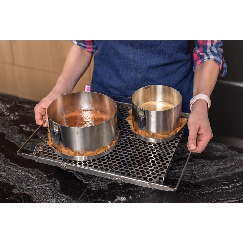 Sallys Springform Base with Teflon Permanent Baking Foil - Can