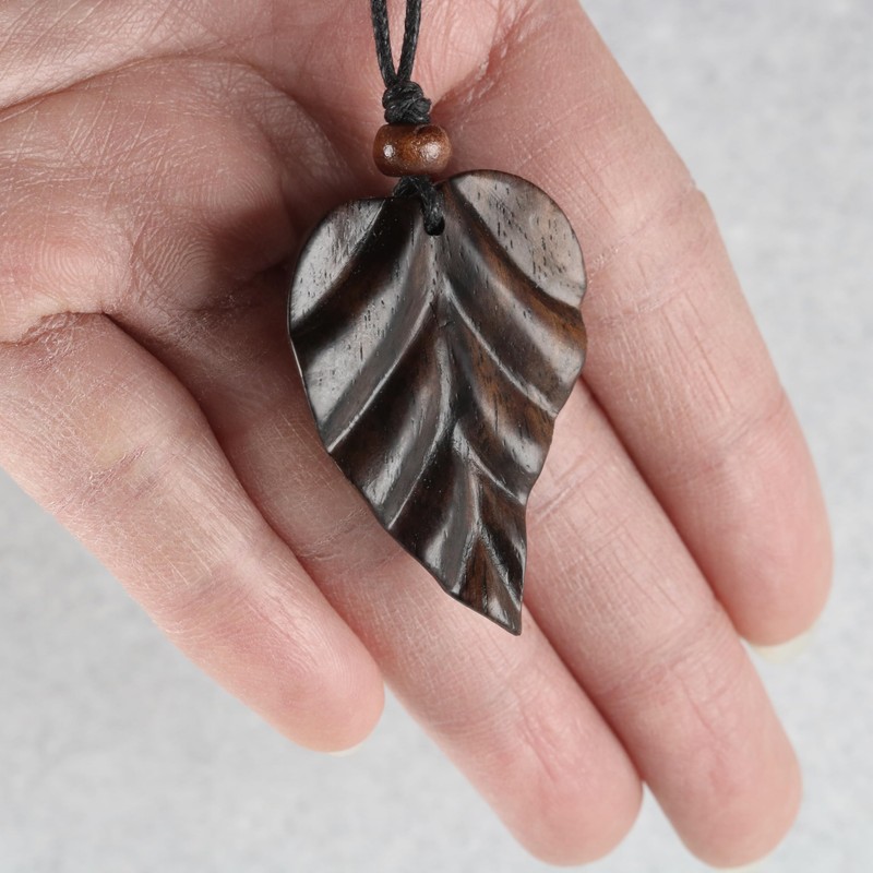 Island Piercings N150 Handmade Wooden Leaf Pendant Necklace Adjustable Length,