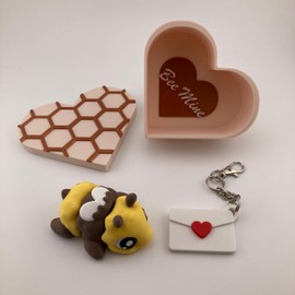 Adorable 3D Printed Bee Fidget Toy & Love Letter Keychain Set in Heart Case. Perfect valentines gift for a loved one (Standard, Large)