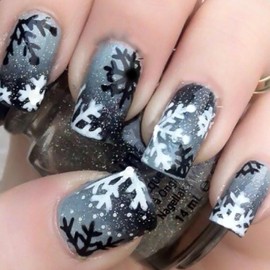 Christmas Press on Nails Medium Square Fake Nails With White Black Snowflake Designs Xmas Black White Gradient False Nails Full Cover Stick on Nails Acrylic Winter Artificial Nails for Women 24 Pcs