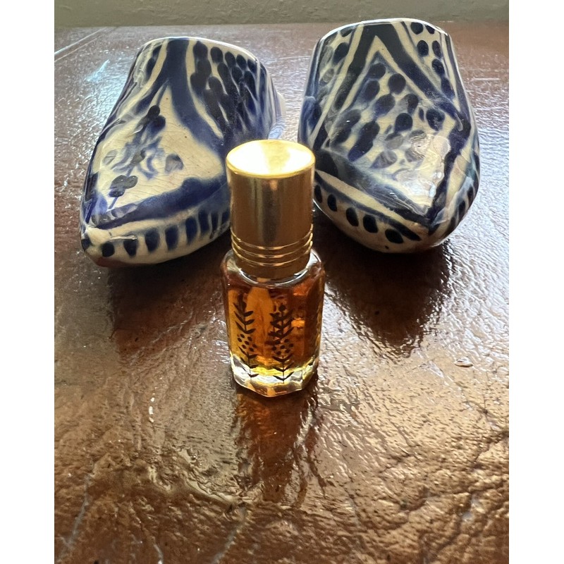 Pure SANDALWOOD AMBER ARABIAN OUDH PURE OIL AND VERY THICK