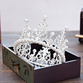 YOVEKAT Women Girl Retro Man Pearl Crown Bride Tiara Cake Topper Decoration for Birthday Wedding Accessories