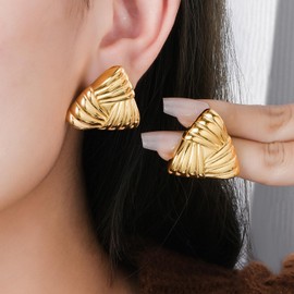 Dckazz Big Chunky Gold Earrings Gold Triangle Earrings Old Money Jewelry for Women Textured Stud Elegant Geometric Gold Earrings Stainless Steel