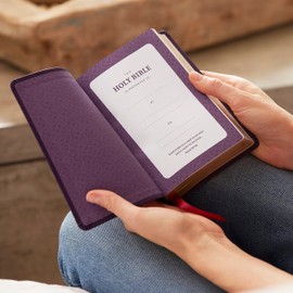 NKJV Compact Paragraph-Style Bible w/ 43,000 Cross References, Black Leatherflex w/ Magnetic Flap, Red Letter, Comfort Print: Holy Bible, New King James Version: Holy Bible, New King James Version