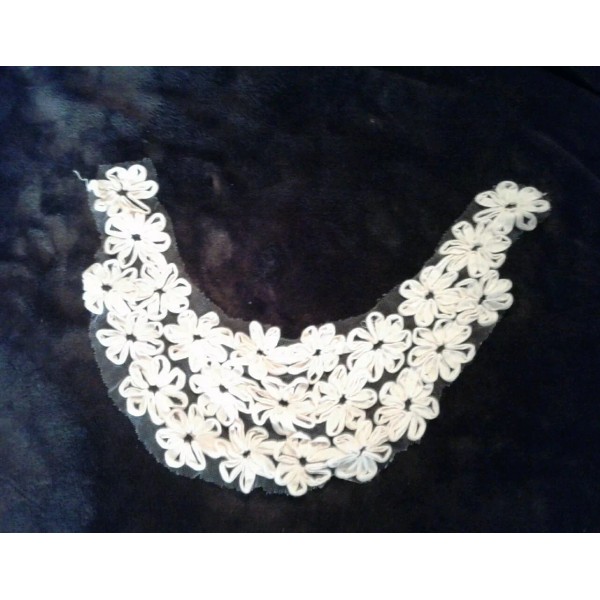 Unbranded 16" X 4" X 2", Nylon Collar With Flower