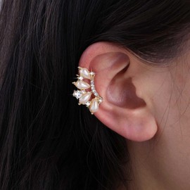 Yheakne Vintage Crystal Pearl Ear Cuff Wrap Earrings Gold Cz Pearl Cartilage Cuff Earrings Rhinestone Pearl Cuff Earrings Pearl Non Pierced Clip On Earrings Jewelry for Women(Gold)