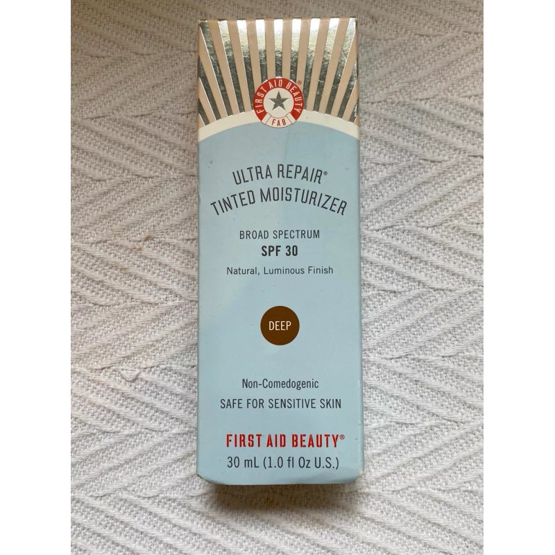 FIRST AID BEAUTY Ultra Repair Tinted Moisturizer in Deep 1