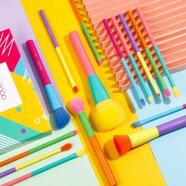 Brochas De Maquillaje Docolor , Juego De 15 Piezas Color Rojo                                                                                         