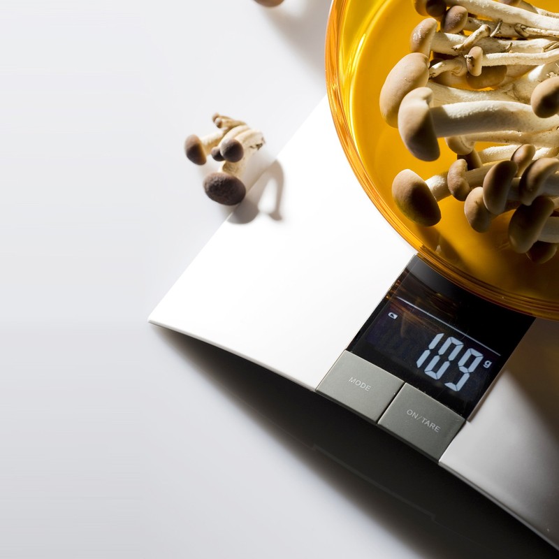 Omada Design Digital Scale with Colored and Removable Container 0-106