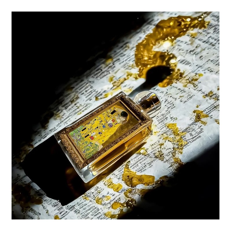 Expressing Gustav Klimt’s work ‘The Kiss’ through scent. / 구스타프