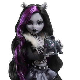 Monster High Monster High Reel Drama Doll, Clawdeen Wolf in Black and White, Collectible Reproduction with Doll-Size and Life-Size Posters, Horror Flick Theme