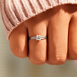 KIFUTENG Mother Daughter Knot Rings Friendship Rings 925 Sterling Silver 14K Gold Plated Stackable Layered Aura Rings for Women Promise Rings for Her Jewelry Mom Christmas Gifts Birthday Gifts (Silver, 7)